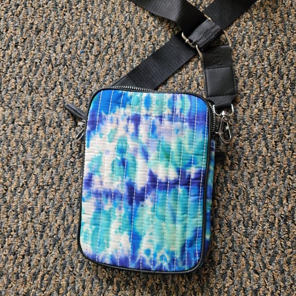 NWOT Steven Madden Crossbody Blue Green White Tie Dye Ombre Phone Bag - Picture 3 of 8